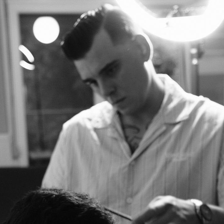 Ο Δημήτρης, barber στο Gents o'clock